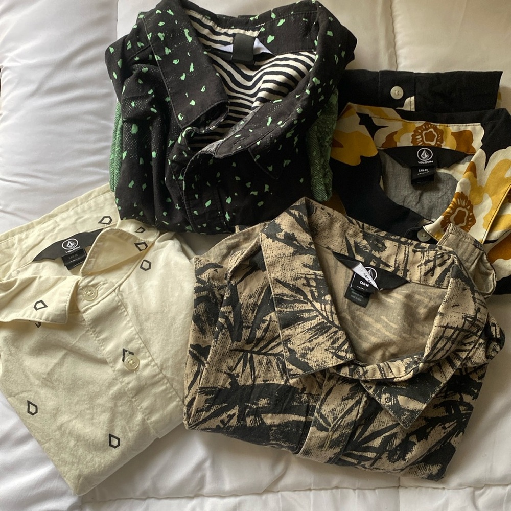 4️⃣ pack: 4 men’s Medium VOLCOM button down short sleeve various patterns skate